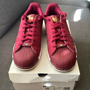 Burgundy color, Adidas superstar US size 10